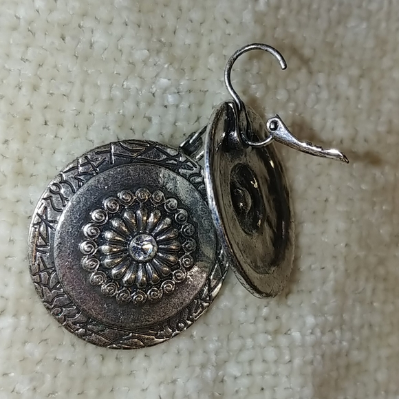 Necklace and Earring set - Picture 3 of 11